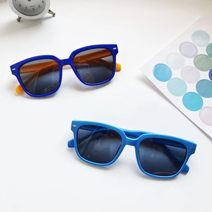 Lunettes de soleil polarisées carrées pour enfants en bleu roi et bleu clair pour l'extérieur
