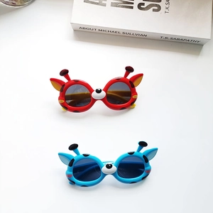 Polarized kids sunglasses in cute giraffe shape with cartoon red and blue frames