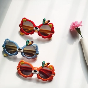 Lunettes de soleil polarisées lion pour garçons en rouge, bleu et orange avec oreilles colorées