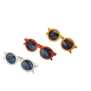 Polarisierte Kinder-Sonnenbrille aus Silikon in Beige Orange und Gelb Tönen
