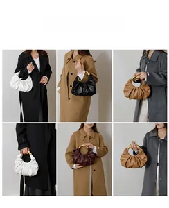 Vue détaillée des sacs plissés en quatre coloris avec poignées anneaux dorés