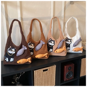 Sacs cabas en laine d'agneau pelucheuse avec broderie chat et breloques poisson 3D