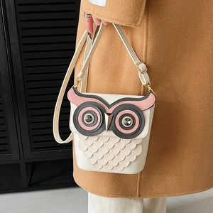 Cute owl-shaped crossbody bucket bag in creamy white with layered feather design