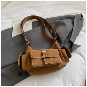Detail of caramel vintage tote bag with functional pockets and wide adjustable strap