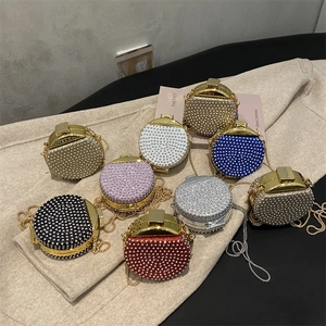 Borsa da sera tonda con perle, telaio in metallo e catena in vari colori