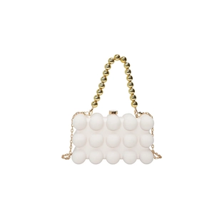 Minimalistische weiße Acryl-Clutch mit 3D-Blasentextur und goldenem Perlengriff