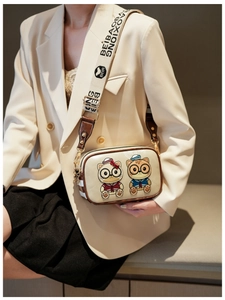 Detail of the wide adjustable strap with jacquard letters on the cute bear crossbody bag