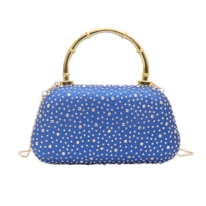 Elegante borsa da sera blu con strass, manico in metallo dorato e tracolla a catena