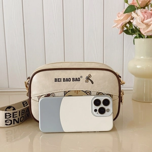 Cute beige cartoon bear box bag with textured leather and wide shoulder strap