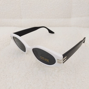 Detail of retro oval kids sunglasses with UV400 protection and CE certification stickers