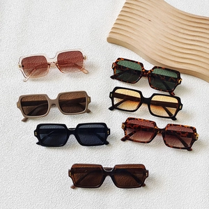 Square Frame Sunglasses For Men And Women Retro UV400 Protection PC Frame Fashion Casual Sun Glasses With Metal Rivets