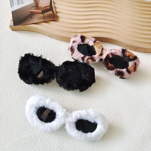 Gafas de sol de ojo de gato con montura de pelo en negro, blanco y leopardo rosa