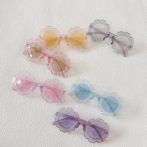 Kids Flower Sunglasses Glitter PC Plastic Frame Round Lens Cute Fashionable Outdoor Beach Eyewear For Toddler Girls