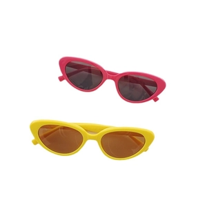 Lunettes de soleil rétro œil de chat pour enfants en rose et jaune avec monture vintage