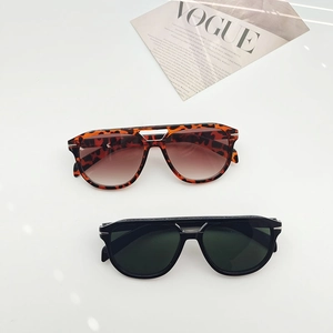 Retro double-bridge aviator sunglasses with leopard frame and green lenses on white background