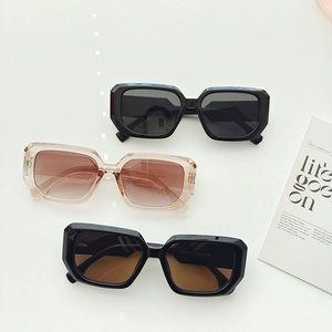 Classic square frame oversized sunglasses for men and women in various colors for outdoor wear