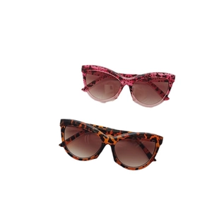 Vintage leopard print cat-eye sunglasses with gradient lenses in pink and orange tones