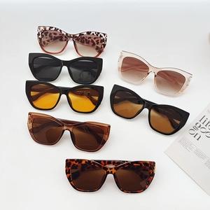 Lunettes de Soleil Rétro Oeil de Chat pour Femmes Monture en Résine Surdimensionnée Mode UV400 Lentille PC Imprimé Léopard