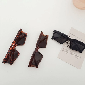Fashionable square sunglasses in leopard print, amber brown, and matte black frames
