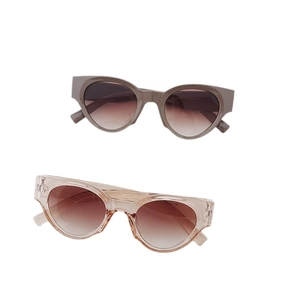 Lunettes de soleil carrées chic en beige et rose transparent avec verres dégradés