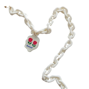 Collier à gros maillons en acrylique blanc avec pendentif nuage et motifs de tulipes