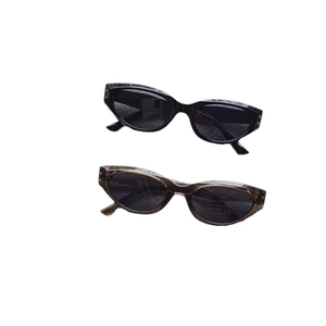 Retro-Oval-Sonnenbrille für Kinder in Schwarz und Transparent-Tee mit UV400-Schutzfunktion