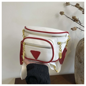 Détails de la sacoche banane en cuir PU blanc avec bordure rouge et zip doré chic