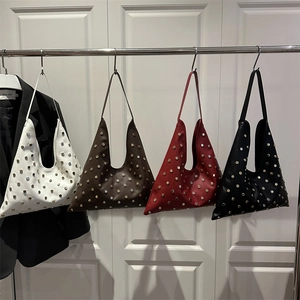Sac Hobo à Rivets pour Femmes Grande Capacité Rétro Minimaliste Sac à Bandoulière Sous le Bras en Cuir Synthétique