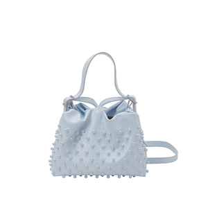 Elegante borsa a secchiello azzurra con perle e tracolla regolabile rimovibile