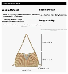 Vue détaillée de la pochette de soirée plissée dorée avec décoration en strass en V