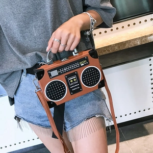 Sac bandoulière rétro pour femme en forme de radio avec design vintage et poignée chic