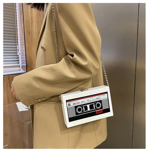 Sac bandoulière rétro en forme de cassette avec un design de boîte rectangulaire créative