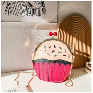 Detailed view of cupcake chain bag with pink leather and golden metallic clasp