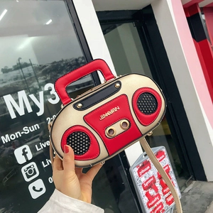 Mode Vintage Radio Form PU Leder Umhängetasche Für Damen Nieten Retro Boombox Umhängetasche Persönlichkeit Party Geldbörse