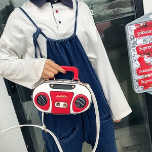 Retro-Schultertasche im Radio-Design aus PU-Leder in Rot, Weiß und Schwarz