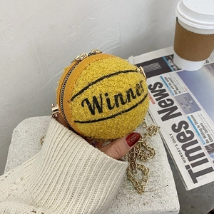 Borsa A Tracolla Mini Rotonda Forma Di Basket Lana Di Agnello Catena In Metallo Winner Lettera Ricamo Moda