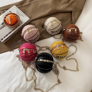 Mini borse a tracolla da basket in lana d'agnello con logo Winner e catene dorate