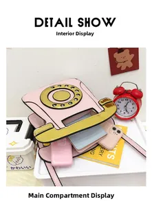 Vue détaillée de l'intérieur du sac téléphone rose montrant l'espace de rangement principal