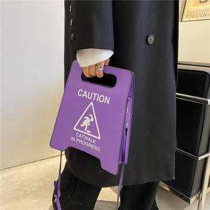 Sac bandoulière original violet en forme de panneau de signalisation pour femmes