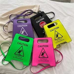 Lot de cinq sacs bandoulière créatifs en cuir PU en forme de panneaux de signalisation