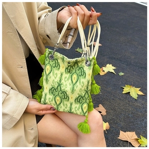 Sac cabas jacquard vert ethnique avec franges et bandoulière en corde blanche