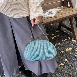 Sac de soirée élégant en forme de coquillage vert menthe avec sequins et chaîne dorée