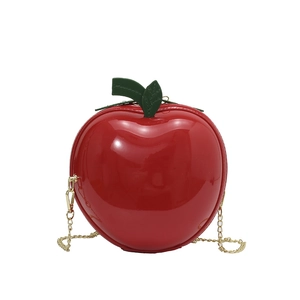 Sac bandoulière créatif en forme de pomme rouge brillante avec chaîne dorée fine