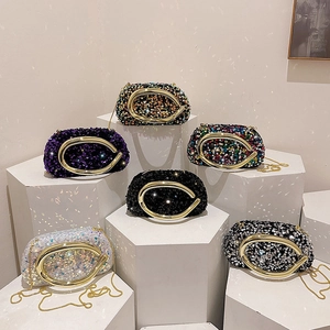 Sac de soirée à paillettes avec poignée dorée en C et élégante bandoulière chaîne