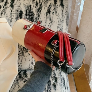 Sac À Épaule Cylindre Pour Femmes Colorblock Cuir PU Brillant Épissage Tricolore Sangle De Chaîne Mode Streetwear