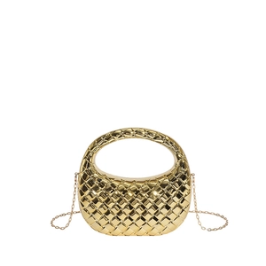 Borsa hobo in acrilico dorato lucido con trama intrecciata e tracolla a catena