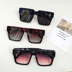 Oversize square frameless sunglasses with four-leaf clover metal studs for men and women