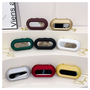 Sacs à bandoulière en acrylique colorés avec miroirs ovales et fines chaînes dorées