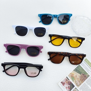 Lunettes De Soleil Enfants Rétro Carré Lentilles PC Cadre Résine Protection UV400 Pour Garçons Filles Mode Plein Air Voyage