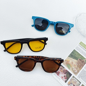 Lot de lunettes de soleil UV400 pour enfants en bleu, noir et écaille de tortue
